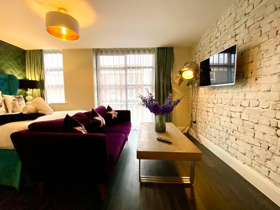 Stunning Apartment Suite - Free Parking & Wifi! Poole Zewnętrze zdjęcie