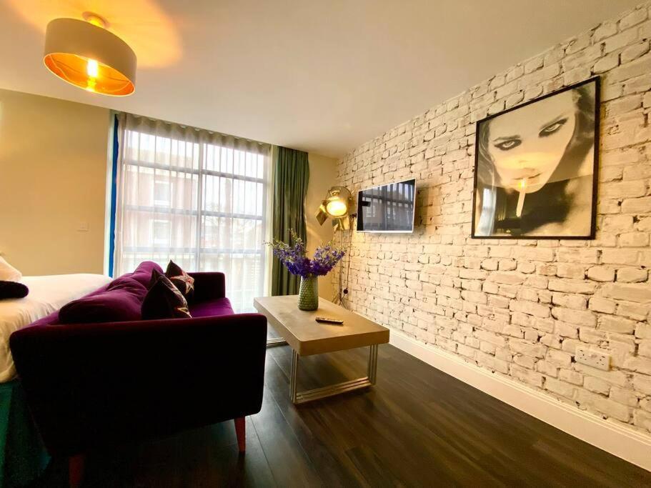 Stunning Apartment Suite - Free Parking & Wifi! Poole Zewnętrze zdjęcie