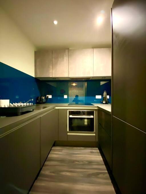 Stunning Apartment Suite - Free Parking & Wifi! Poole Zewnętrze zdjęcie